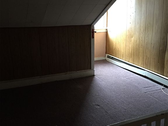 3rd image of 421 Gladstone Ave