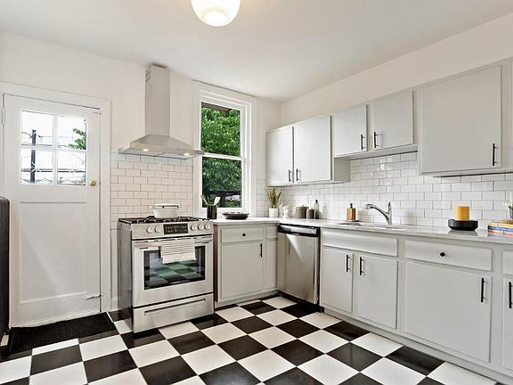 4th image of 5831 Ashland Ave