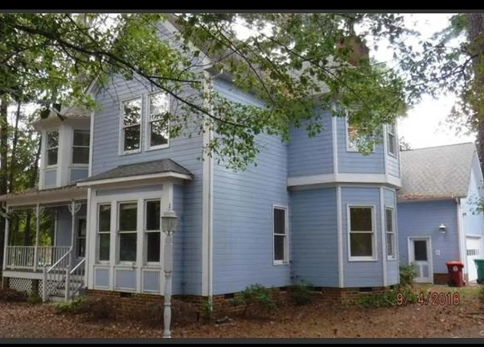 102 Comstock Dr
