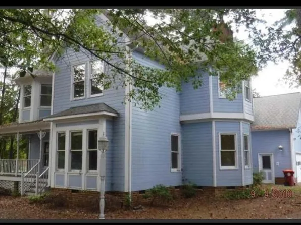 102 Comstock Dr, Colonial Heights, VA 23834