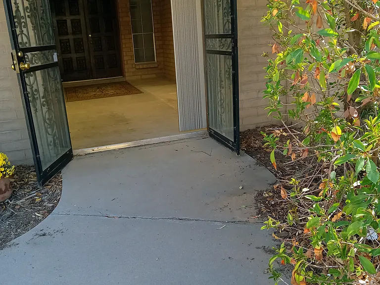 2635 Ardis Dr — Photo 4