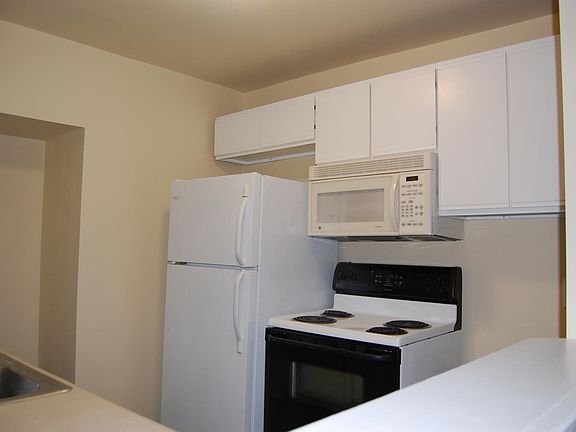 3rd image of 9220 W Smith St #C
