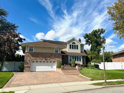 921 Wellington Road, Westbury, NY, 11590