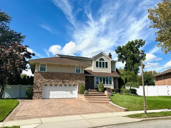 921 Wellington Road, Westbury, NY 11590