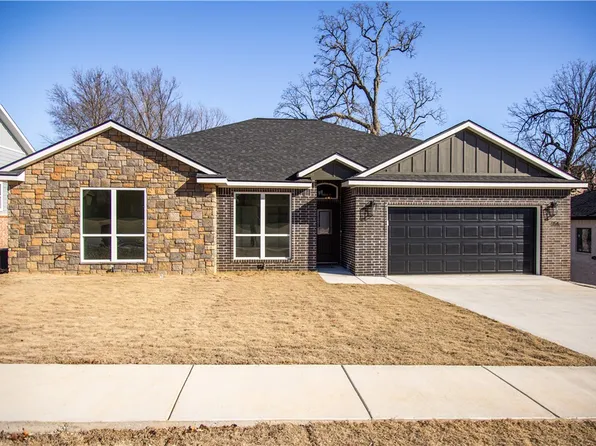 1013 Glass St, Cave Springs, AR 72718