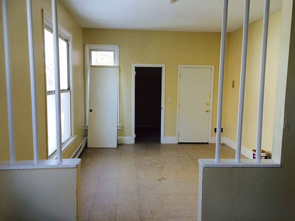 1st image of 131 Davenport Ave #1B