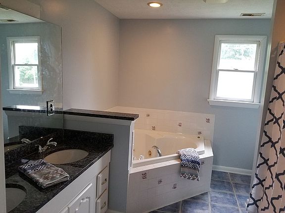 3rd image of 144 Converse Ct