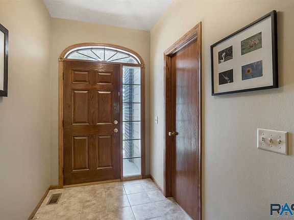 3rd image of 2728 E Worcester Pl