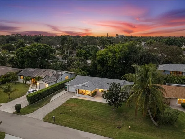 939 Bluebird St, Naples, FL 34104