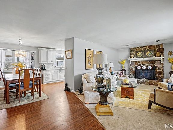 3rd image of 38 Brookview Ln