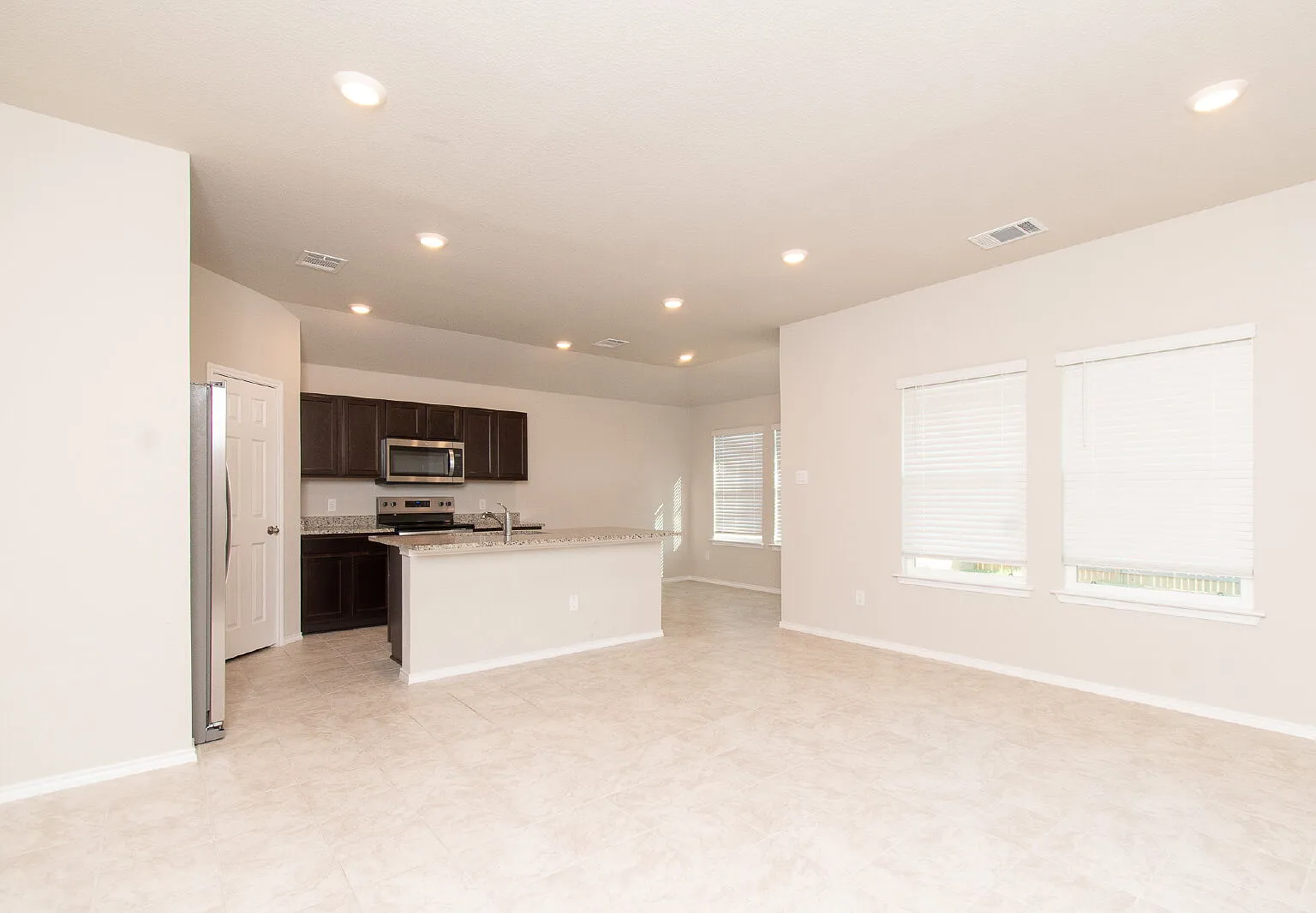 3 bed, 2.0 bath, $1,550 — Photo 2