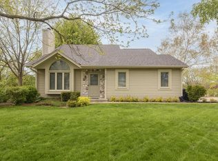 1215 Timber Rdg, Pewaukee, WI 53072