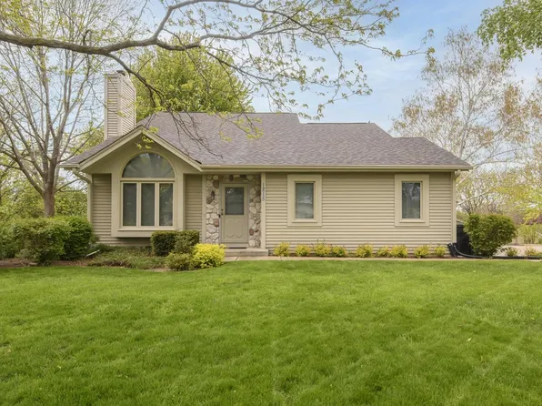 1215 Timber RIDGE, Pewaukee, WI 53072
