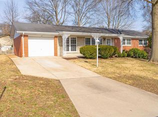 21 Fircrest Ln, Fenton, MO 63026