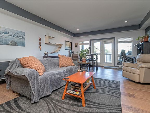 5th image of 1008 Tillicum Rd #201