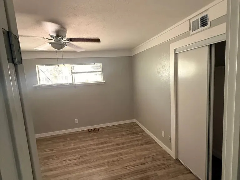 1120 Misty Glen Ln — Photo 19