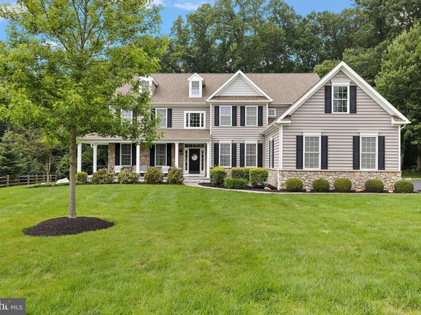 242 Patriot Ln, Downingtown, PA 19335