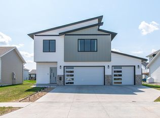 6013 Kodiak Ln, Horace, ND 58047