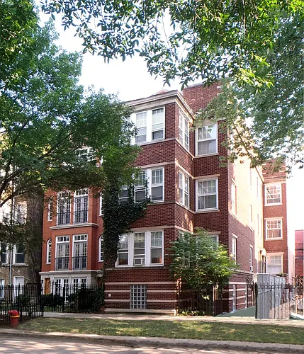 831 W Wolfram St Photo 1
