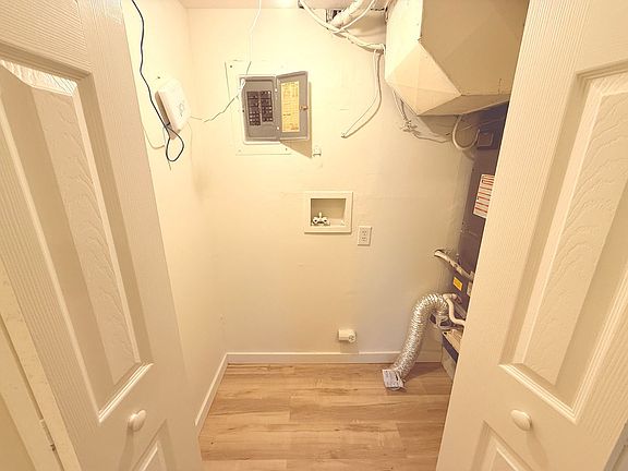 3rd image of 3204 Redding Rd #238