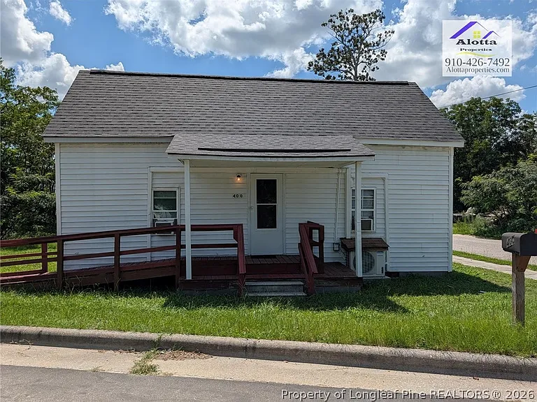 400 McLeod Rd — Photo 1