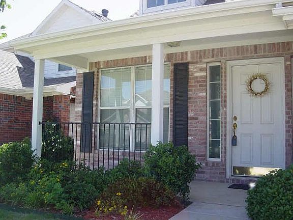 2nd image of 319 Stephanie St