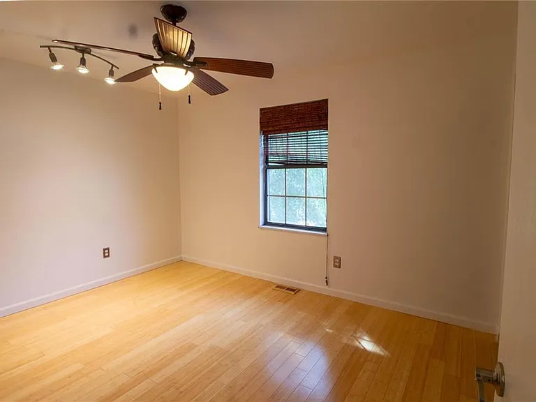18 Brooker Ct — Photo 6