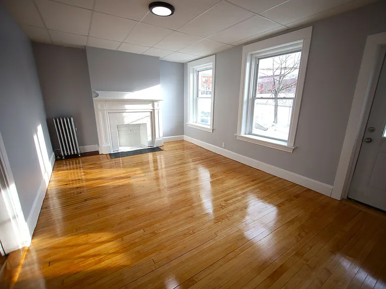 18 Kent Avenue — Photo 2