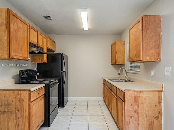 4th image of 551 NW 35th Ave