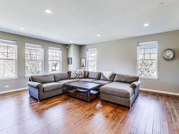 5th image of 118 Waterbury Cir #118