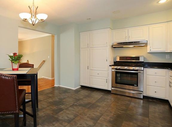 4th image of 9 Beechwood Ln