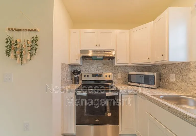 674 N Bedford St — Photo 9