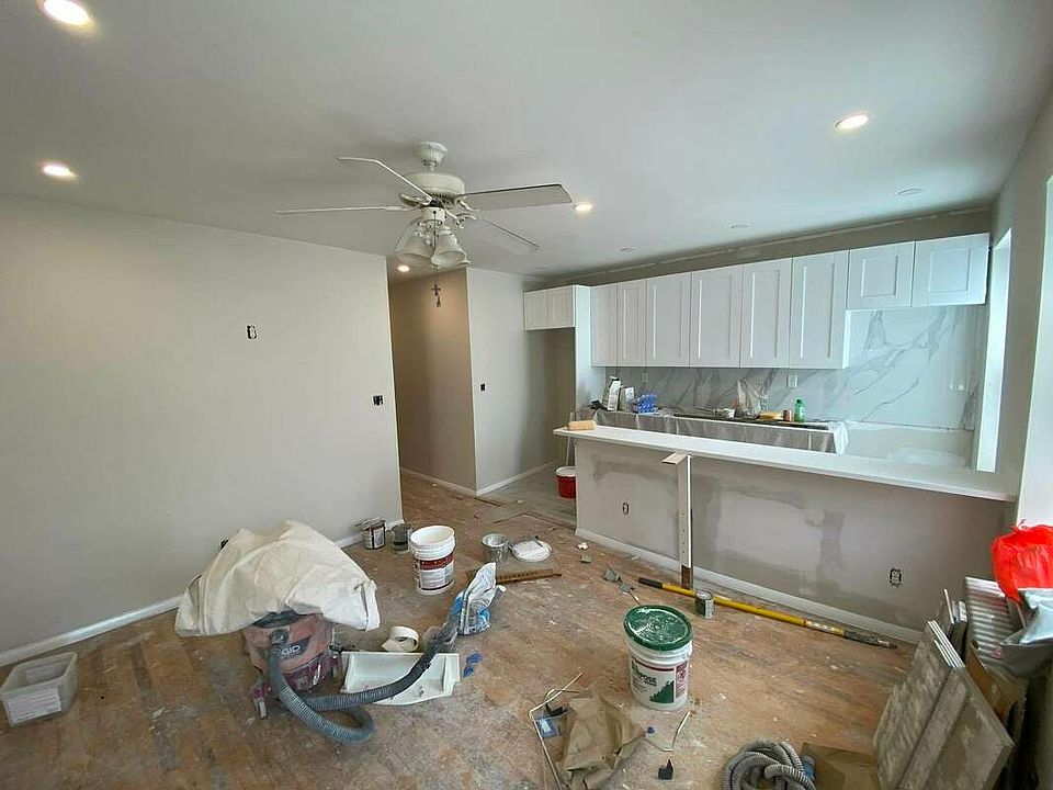1st image of 150 De Graw St #3R