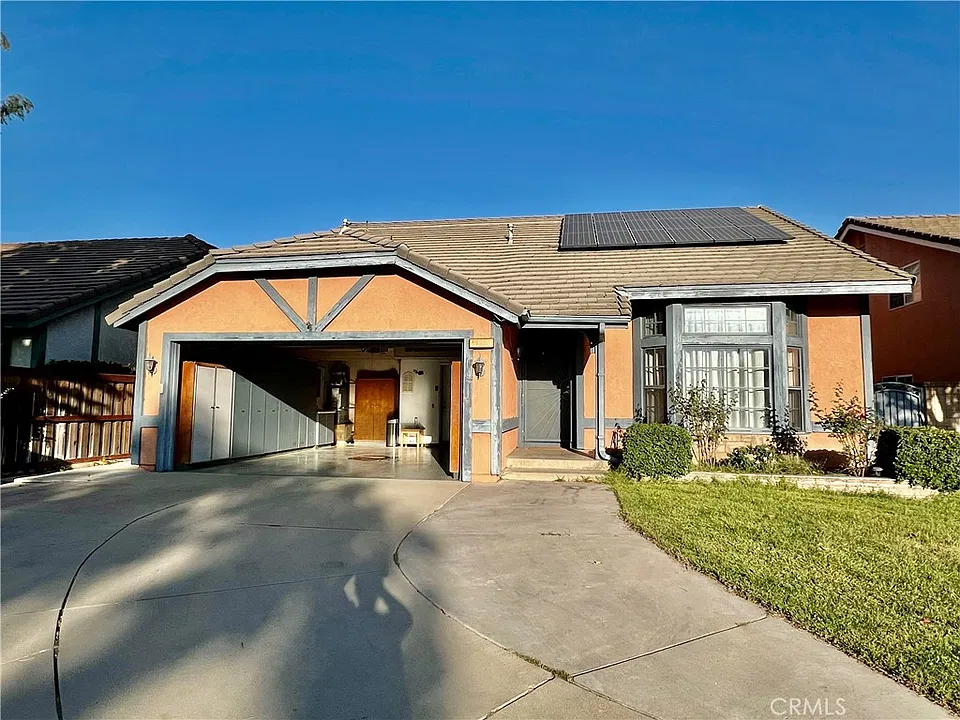 10974 Glenoaks Dr