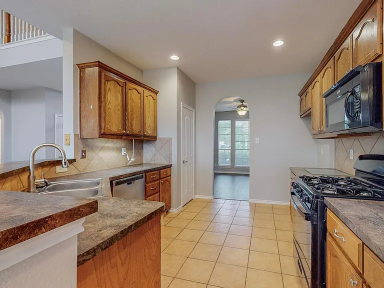 4134 Petersburg Dr — Photo 9