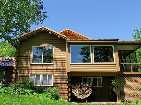 Split level w/ screened deck