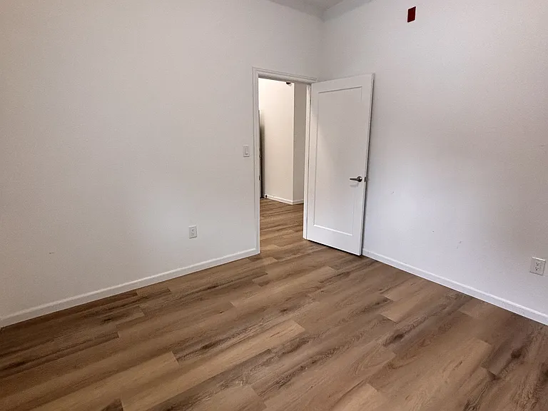 244 King St #107 — Photo 4