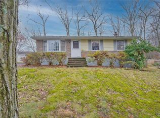 205 Greenbriar Rd, Pottsville, PA 17901
