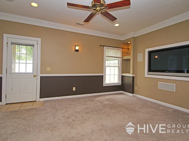 155 Chelsea Cir — Photo 24