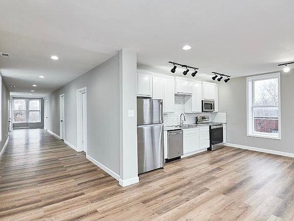 4th image of 699 Saint Francois St #B