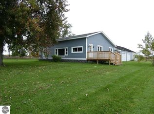 1063 E McGregor Rd, Saint Louis, MI 48880