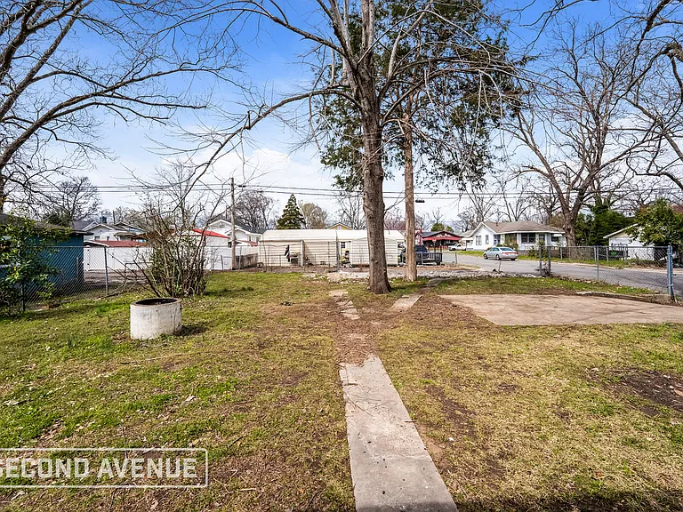 2800 Avenue H — Photo 19