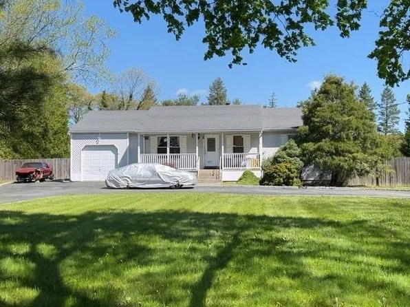 207 Waverly Avenue, Medford, NY 11763