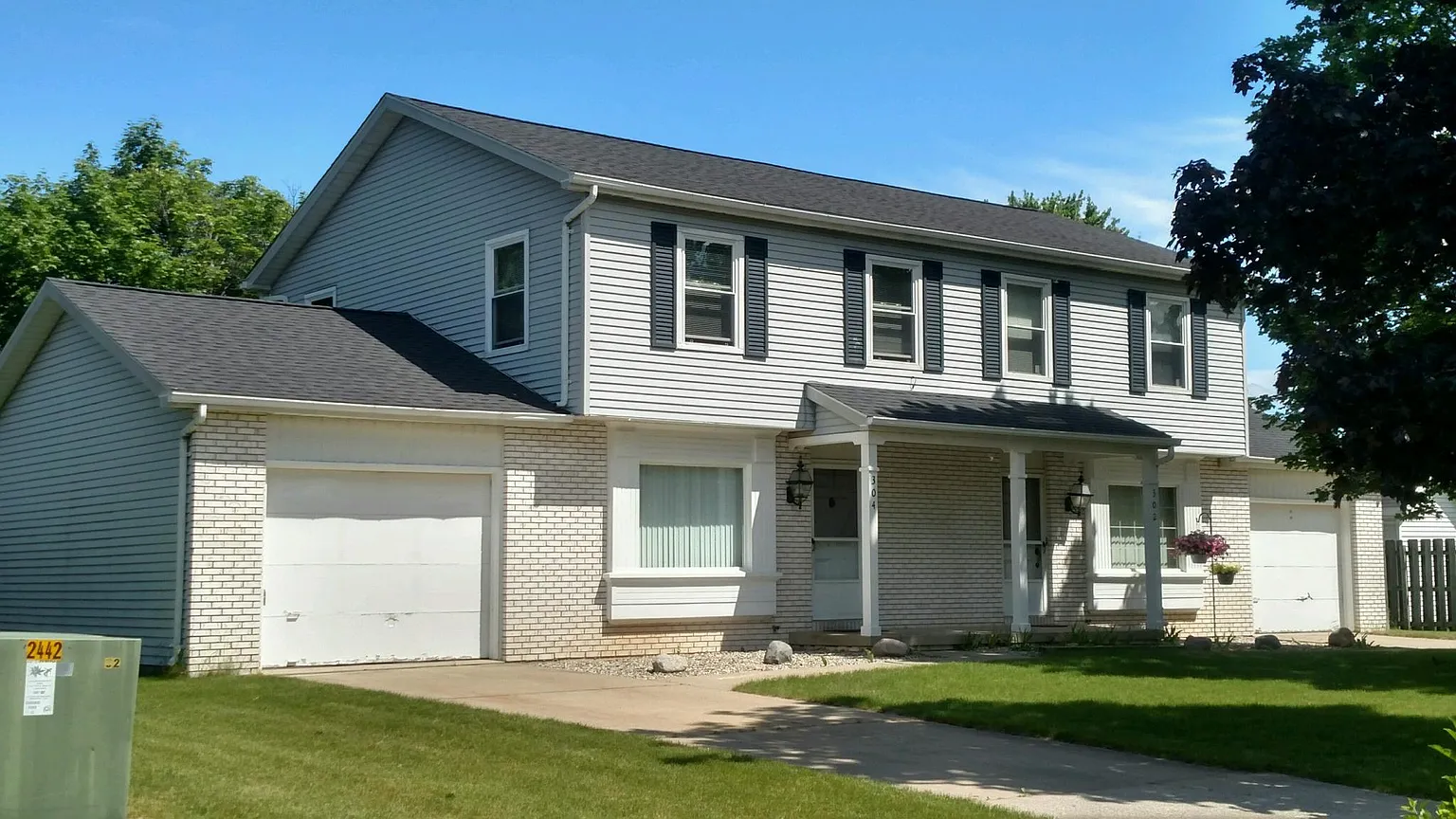 302 Mayflower Dr photo 1