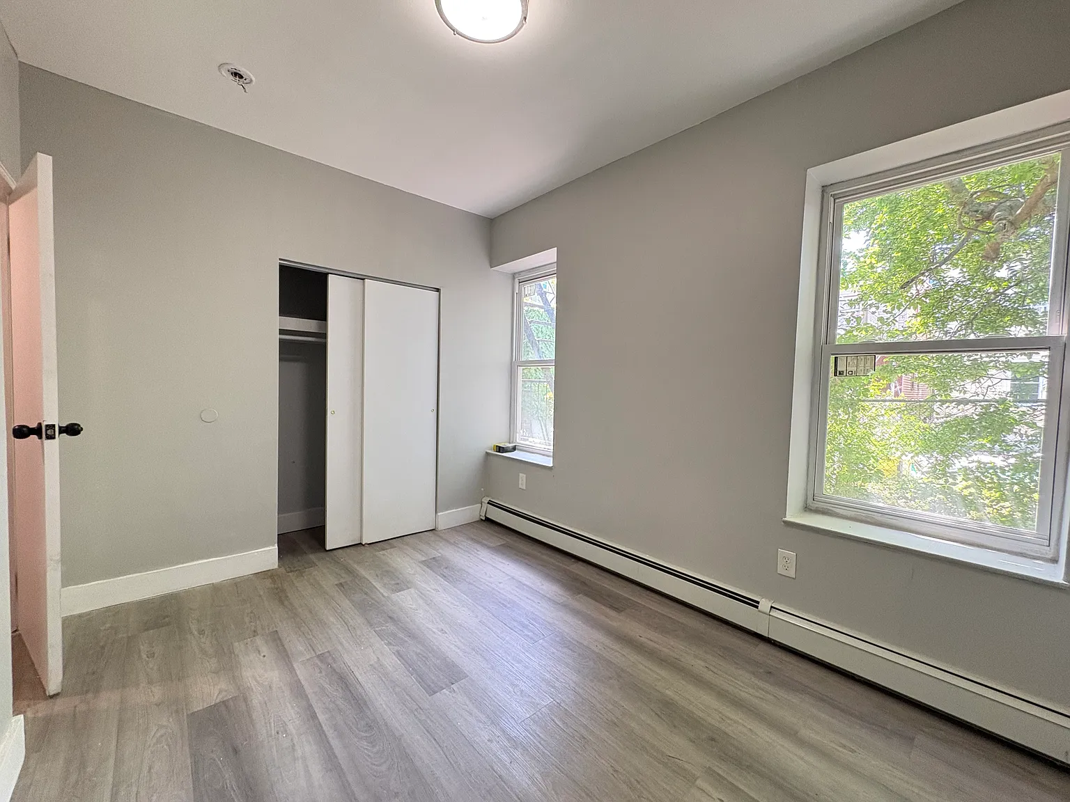 3 bed, 1000 sqft, $2,350 — Photo 3