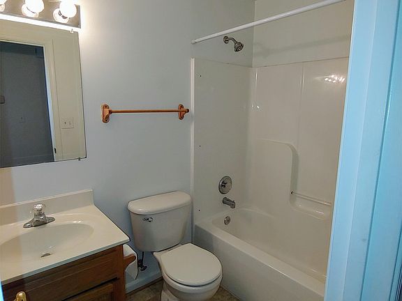 5th image of 77 Westminster Dr
