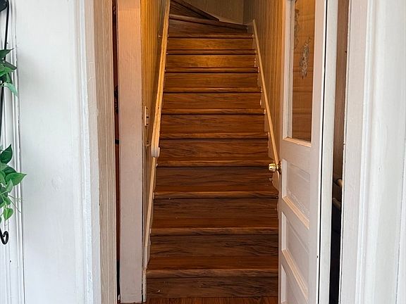 3rd image of 31 Roosevelt St