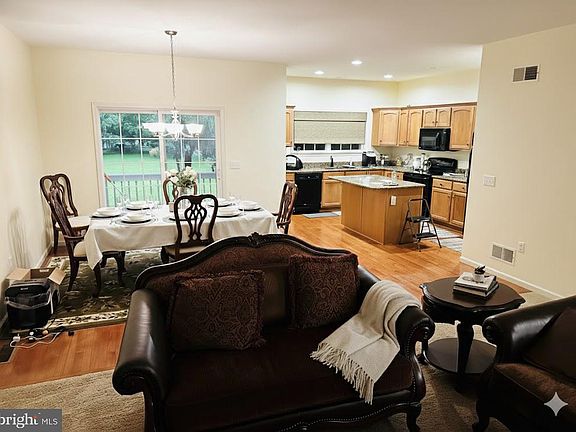 3rd image of 616 Petersburg Rd