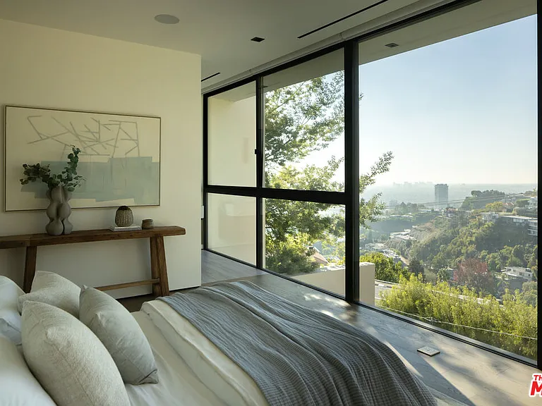 8777 W Hollywood Blvd — Photo 10