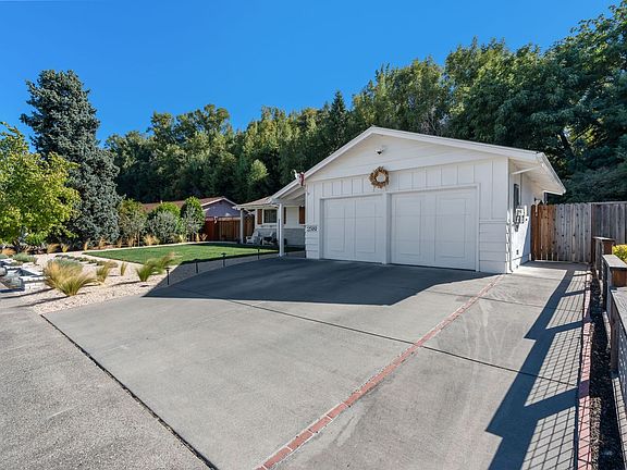2nd image of 2581 Rollingwood Dr